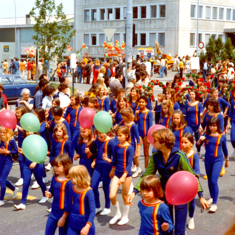 1976 - Défilé dans les rues d'Onex